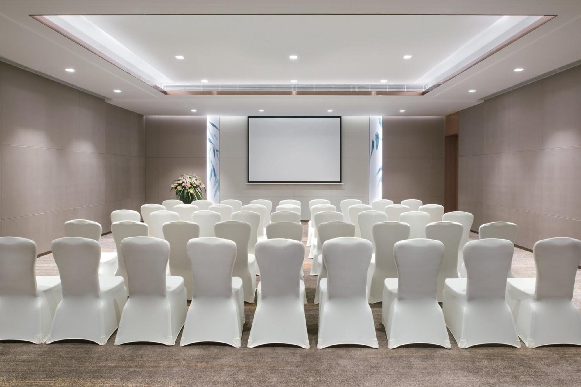 Crowne Plaza Hangzhou Qiantang - The Subway Can Reach The West Lake Scenic Area As Well As The Airport And High-Speed Rail Station, Adjacent To Jinsha Lake And Longfor Paradise Walk מראה חיצוני תמונה