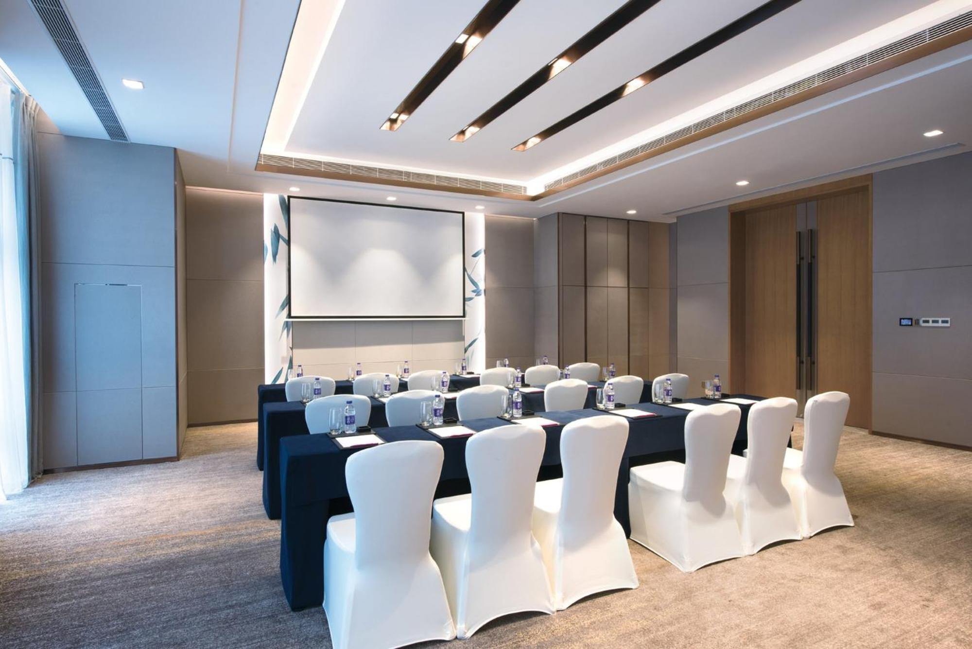Crowne Plaza Hangzhou Qiantang - The Subway Can Reach The West Lake Scenic Area As Well As The Airport And High-Speed Rail Station, Adjacent To Jinsha Lake And Longfor Paradise Walk מראה חיצוני תמונה